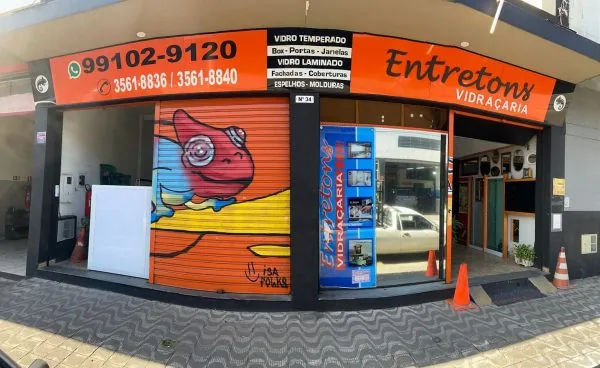 Fachada da Entretons em São Vicente